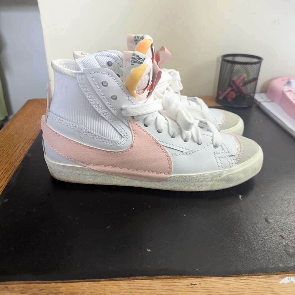 Nike Women's White and Pink Sneakers